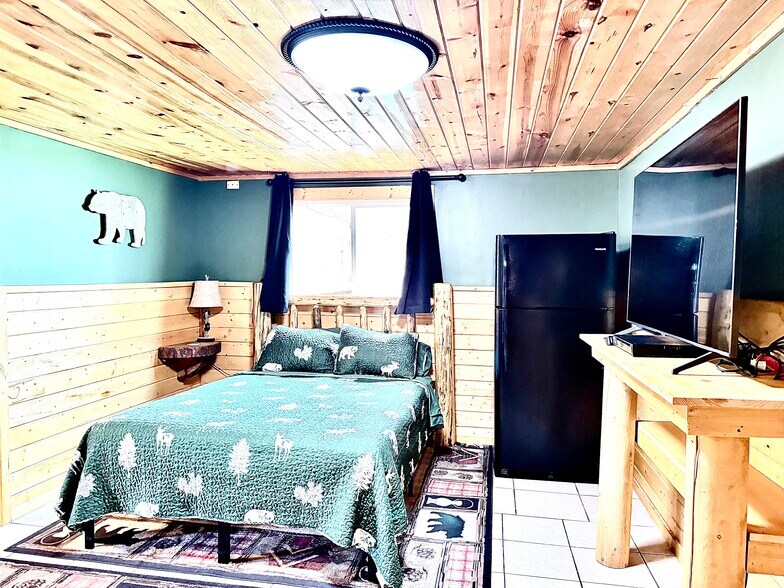 More Photos Of 1665 Whisper Ridge Rd, Ashton Hotel For Sale