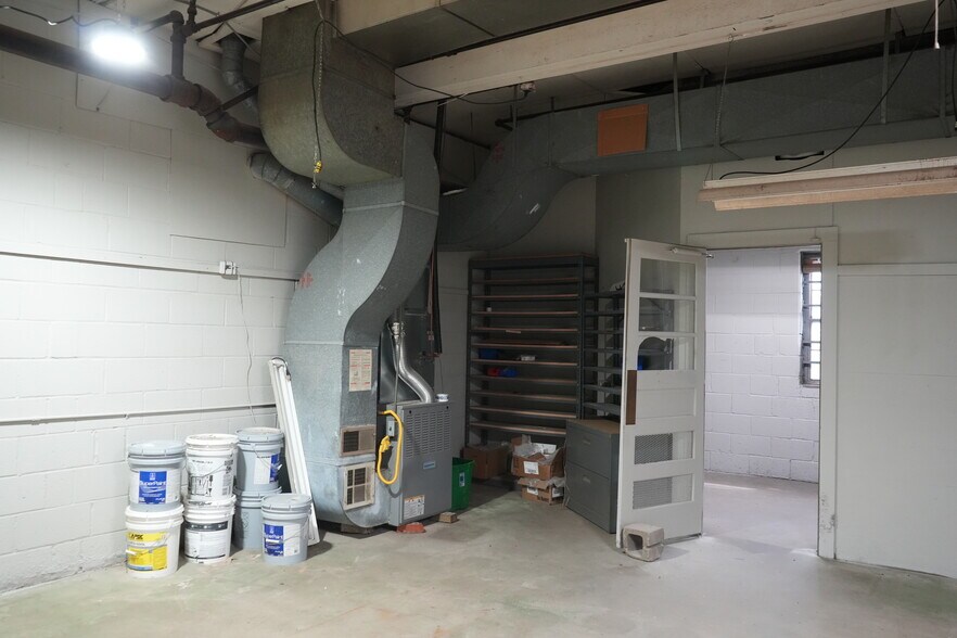 More Photos Of 3812 Bennington Ave, Kansas City Industrial For Sale