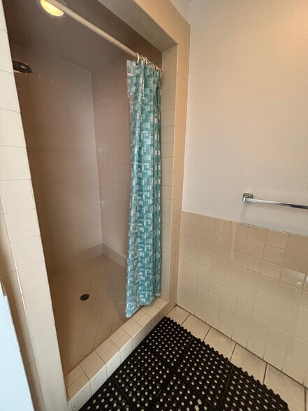 More Photos Of 4367 Woodman Ave, Sherman Oaks Unknown For Lease