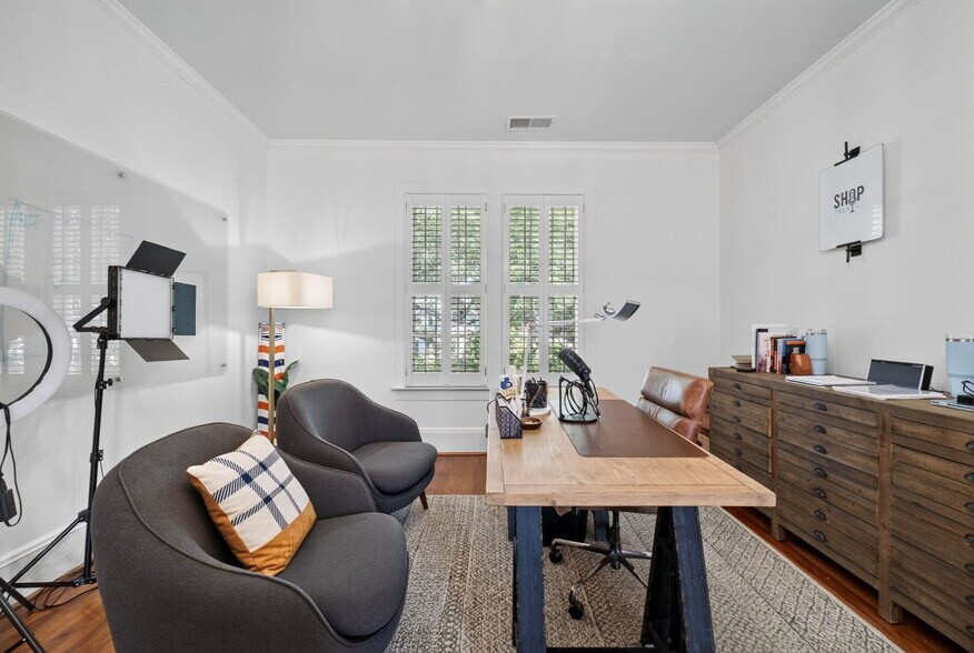 More Photos Of 2037 Grayson Hwy, Grayson Office For Sale