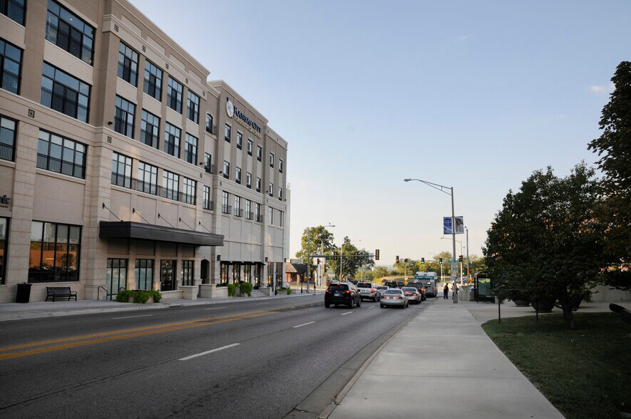 More Photos Of 3900-3928 Rainbow Blvd, Kansas City Medical For Lease