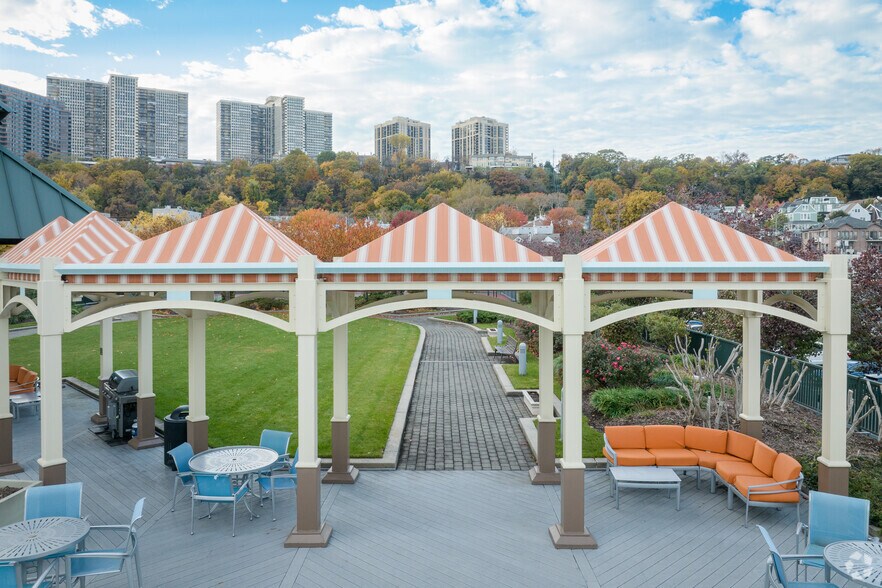 More Photos Of 100 Tower Dr, Edgewater Apartments For Lease