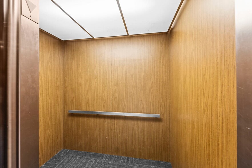More Photos Of 4800 Lamar Ave, Mission Office For Lease