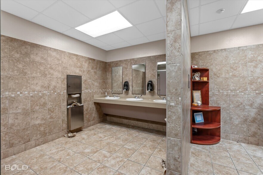 More Photos Of 523 Oxford Rd, Mansfield Office For Sale