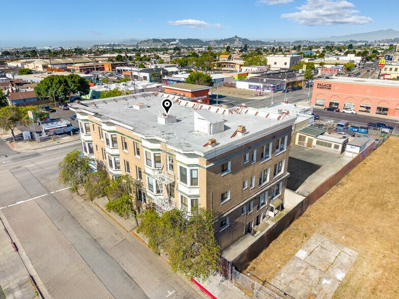 More Photos Of 315 25th St, Richmond Apartments For Sale