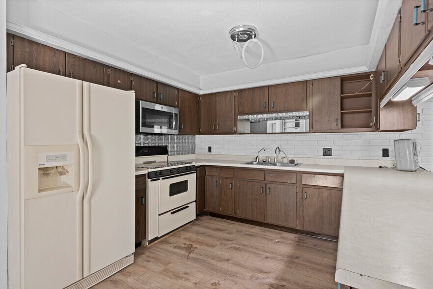 More Photos Of 7596 E State St, Central Lake Apartments For Sale