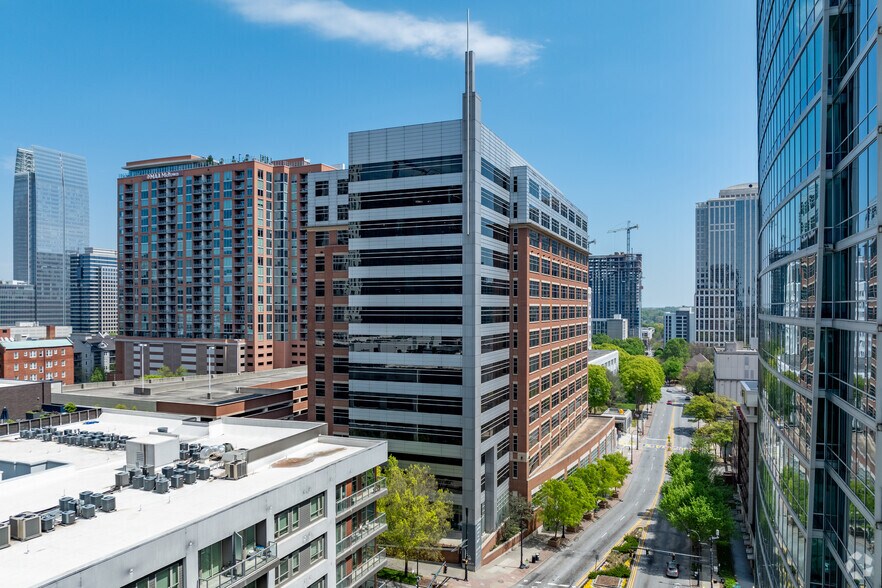 More Photos Of 10 10th St, Atlanta Office For Lease