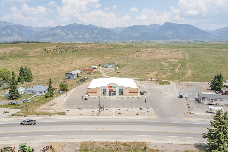 More Photos Of 440 Main St, Thayne Convenience Store For Sale