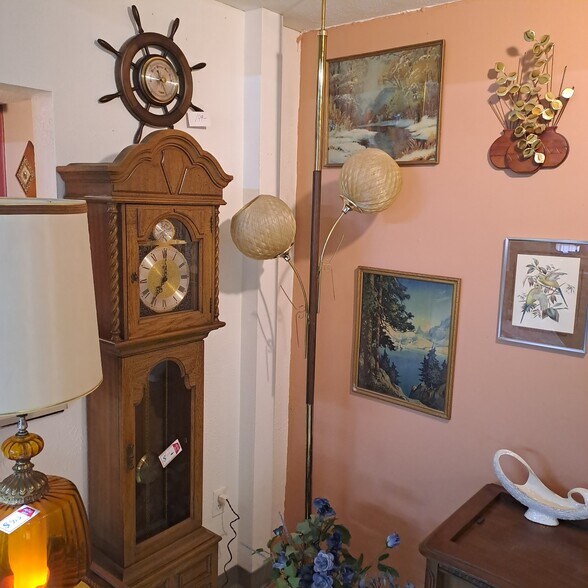 More Photos Of 1003 W 3rd St, Alliance Freestanding For Sale