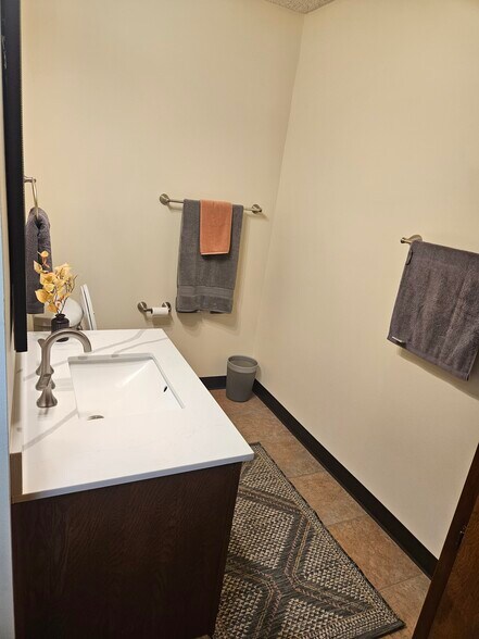 More Photos Of 700-706 Jackson St, Sioux City Office For Sale