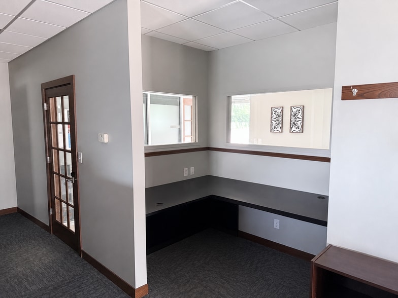 More Photos Of 727 S Juliette Ave, Manhattan Office For Lease