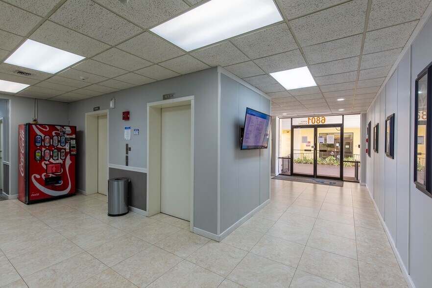 More Photos Of 6801 Lake Worth Rd, Greenacres Medical For Sale