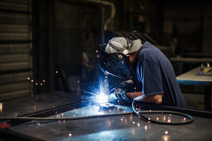 More Photos Of 1300 S Polk St, Dallas Light Manufacturing For Lease