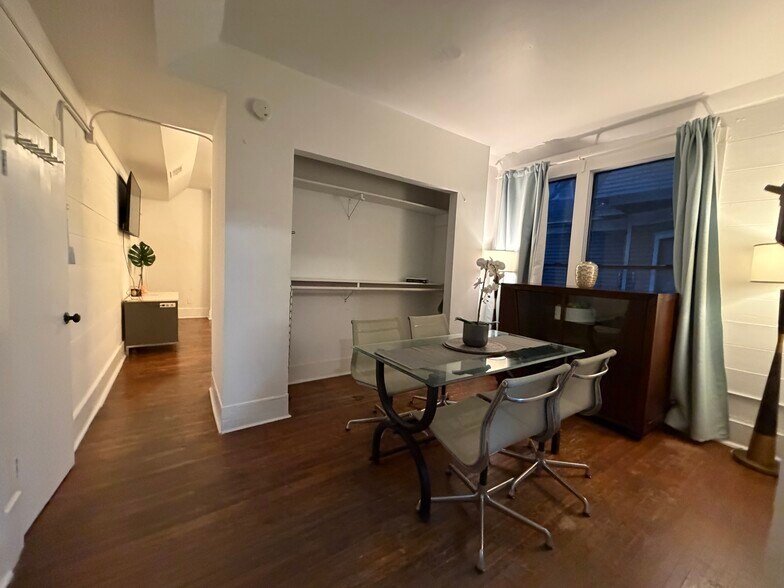 More Photos Of 402 Hyde Park Blvd, Houston Multifamily For Sale