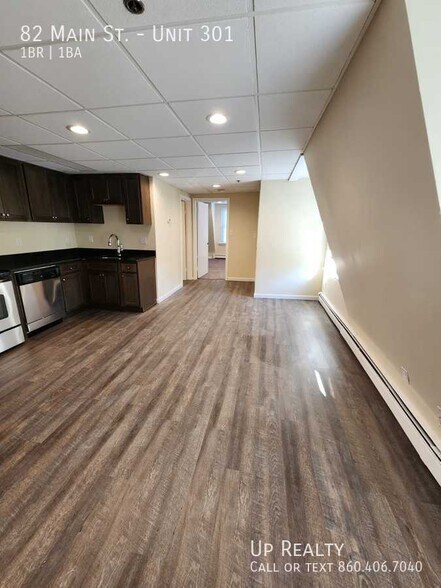 More Photos Of 82 Main St, East Hampton Apartments For Lease