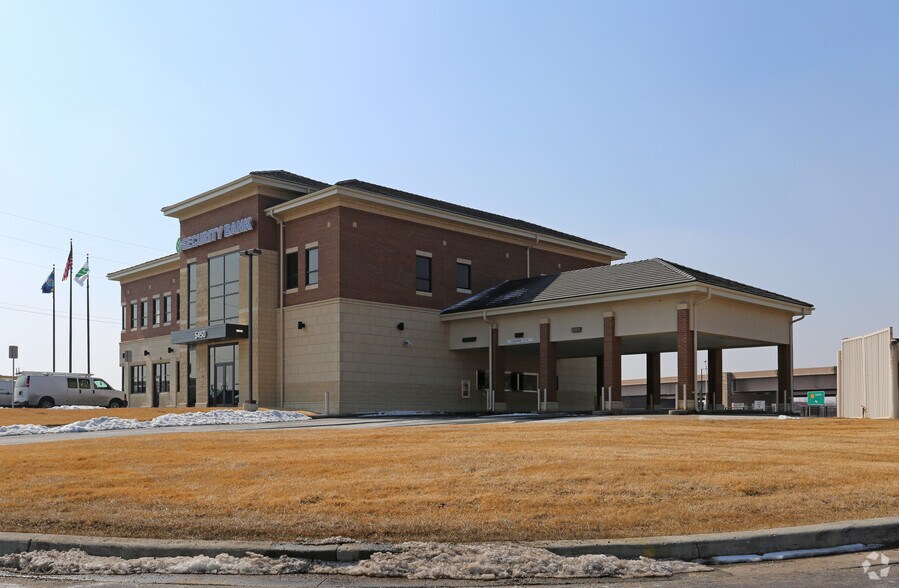 More Photos Of 5450 Roberts St, Shawnee Office For Lease