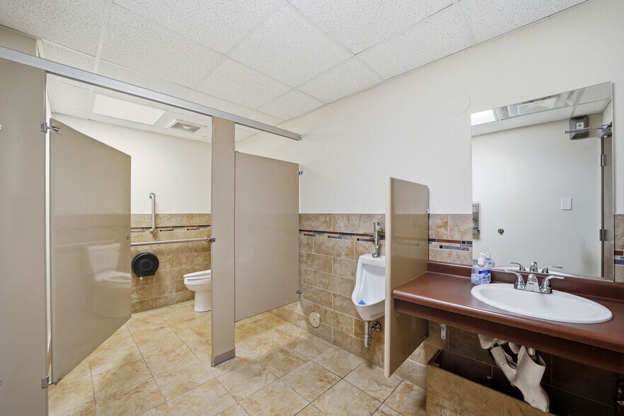 More Photos Of 225 S Academy Blvd, Colorado Springs Office For Sale