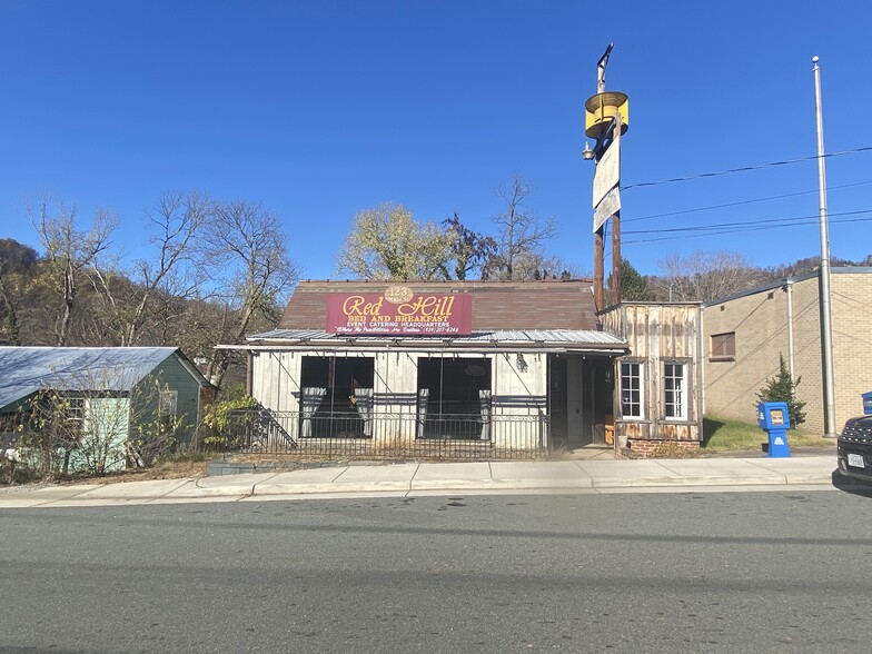 Primary Photo Of 121 Main St, Lovingston Restaurant For Lease