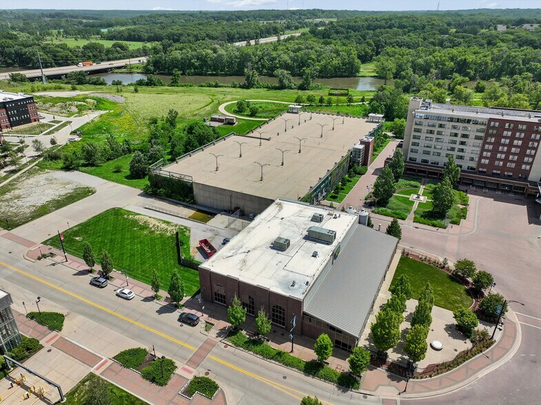 More Photos Of 903 Quarry Rd, Coralville Storefront For Sale