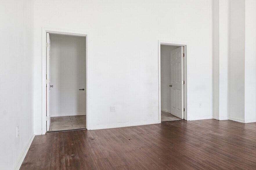 More Photos Of 805 E Prospect St, York General Retail For Sale