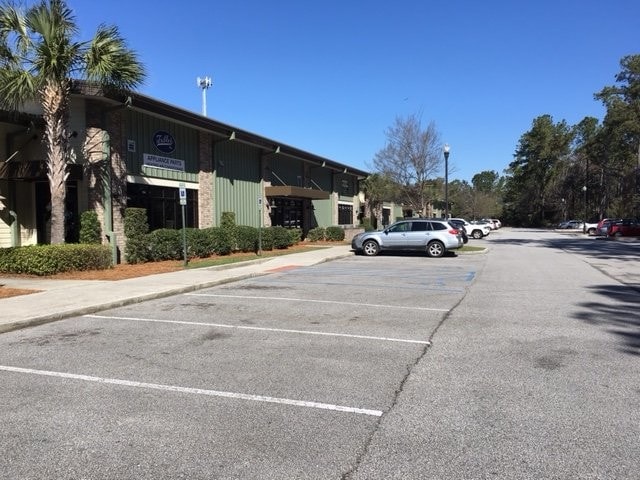 More Photos Of 547 Long Point Rd, Mount Pleasant Flex For Lease