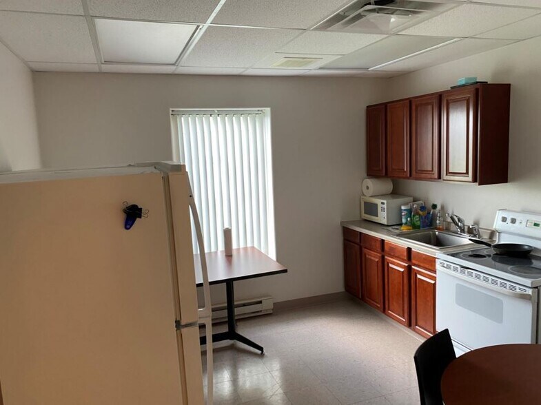 More Photos Of 473 Division St, Pembina Office For Sale