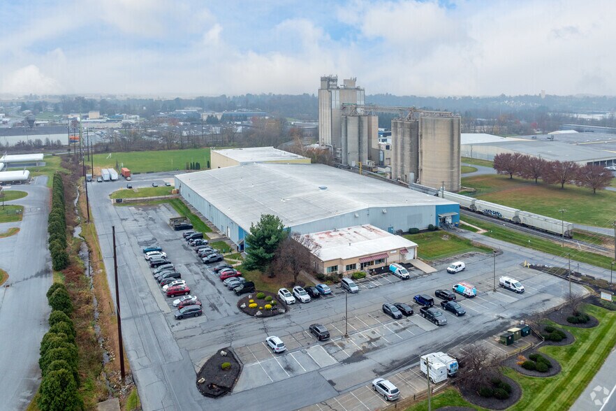 More Photos Of 3549 Hempland Rd, Lancaster Warehouse For Lease