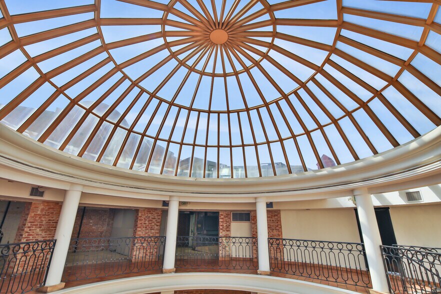 More Photos Of 1139 Glendon Ave, Los Angeles Restaurant For Lease