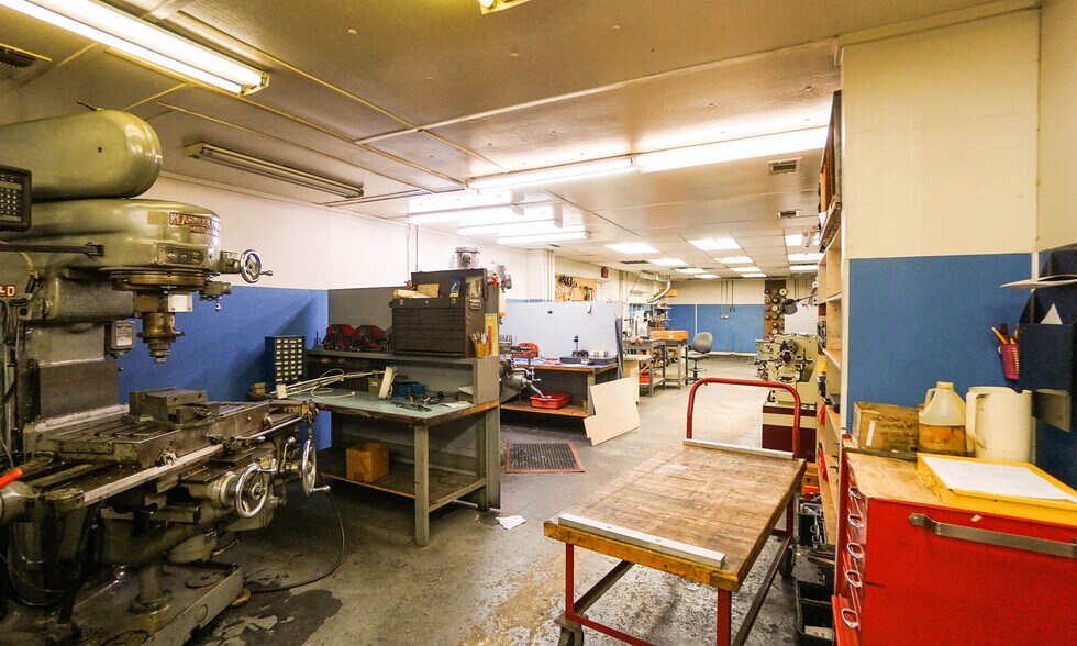 More Photos Of 1413 Sam Bass Rd, Round Rock Warehouse For Lease