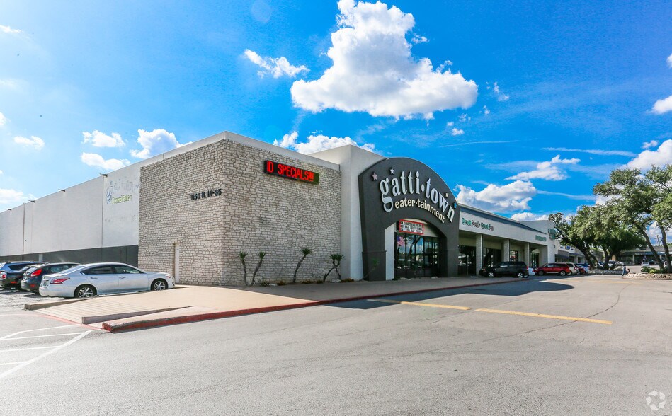 More Photos Of 1100-1208 N IH-35, Round Rock Unknown For Lease