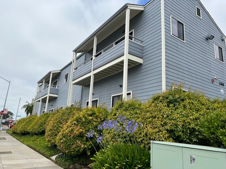 More Photos Of 2100 Embarcadero, Oakland Office For Lease