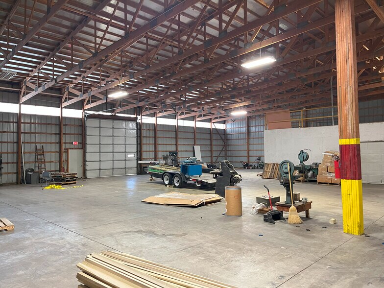 More Photos Of 508 Pasadena Ave, Crest Hill Manufacturing For Sale