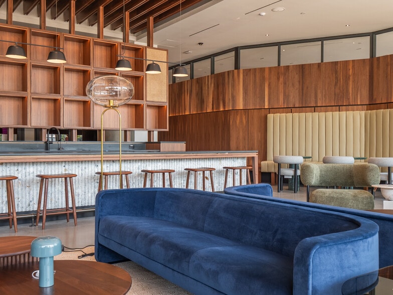 More Photos Of 924 E 7th St, Austin Office For Sale