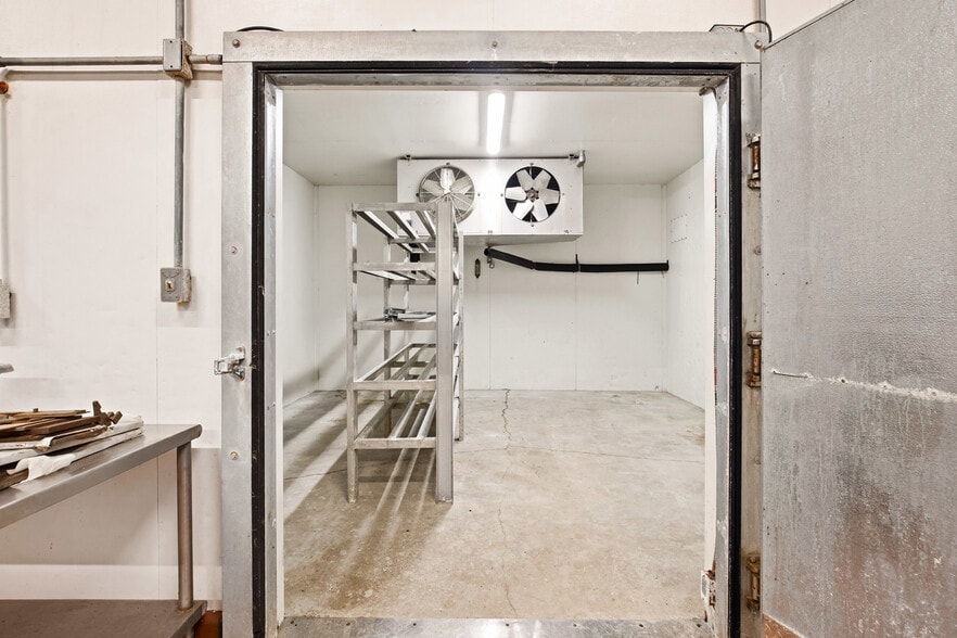 More Photos Of 1908 Water Level Rd, Somerset Specialty For Sale