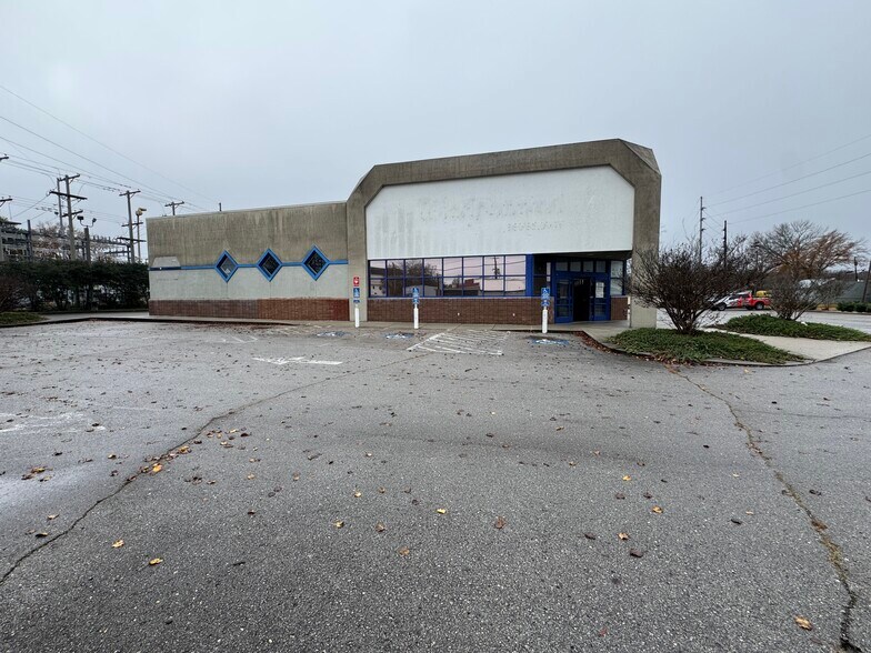 More Photos Of 1313 N Wood Ave, Florence Freestanding For Sale