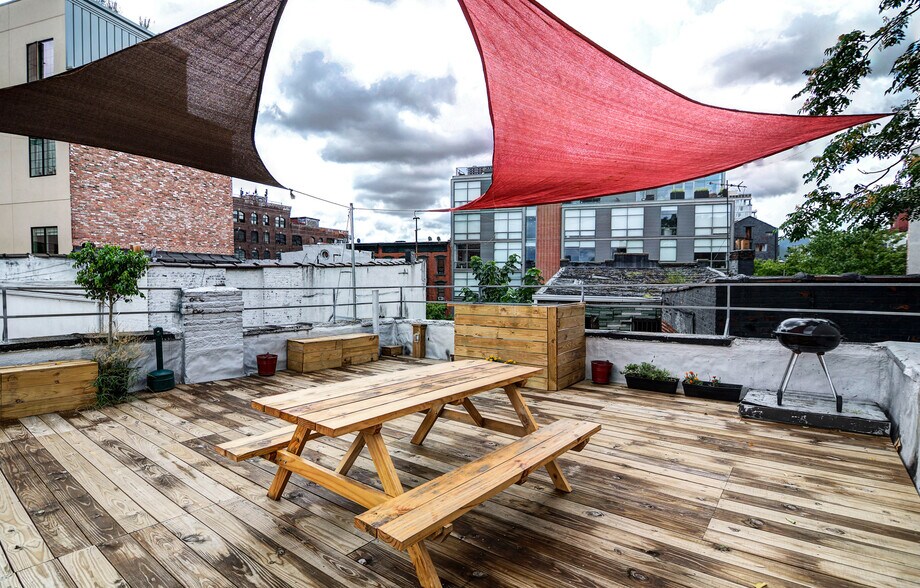 More Photos Of 198 N 4th St, Brooklyn Storefront Retail Office For Lease