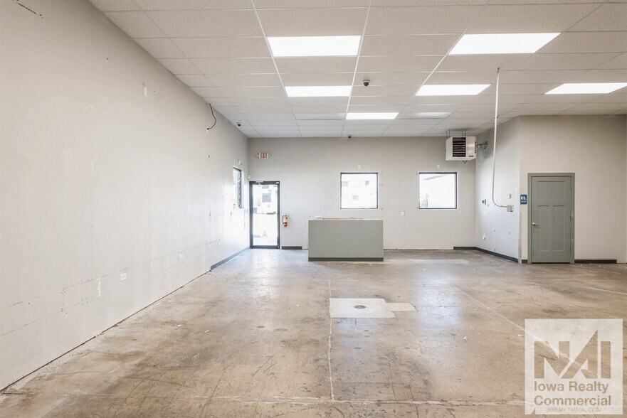 More Photos Of 820 Robins Rd, Hiawatha General Retail For Lease