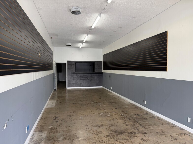 More Photos Of 6817-6823 Kester Ave, Van Nuys Unknown For Lease