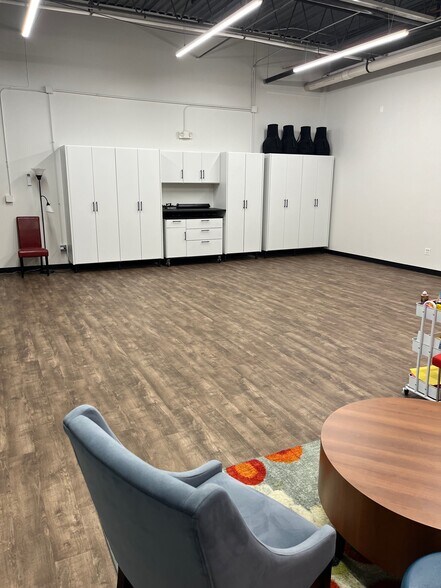 More Photos Of 2600 Warrenville Rd, Downers Grove Office For Lease