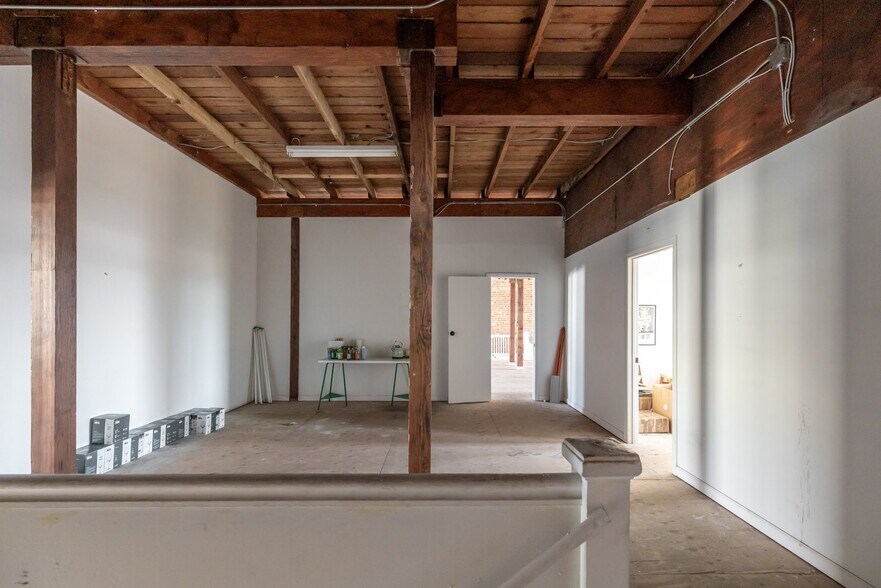 More Photos Of 629 N Western Ave, Los Angeles Office For Lease