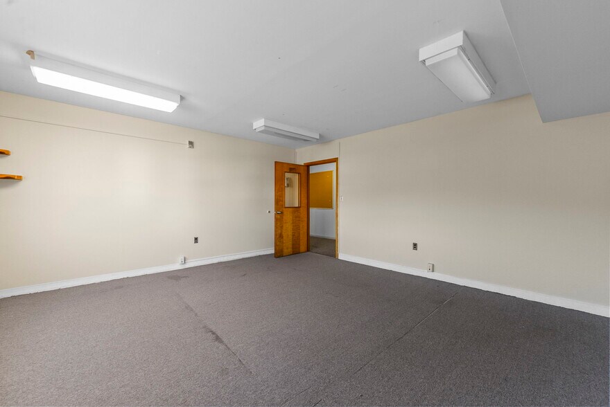 More Photos Of 35 Orange Ave, Clifton Religious Facility For Lease