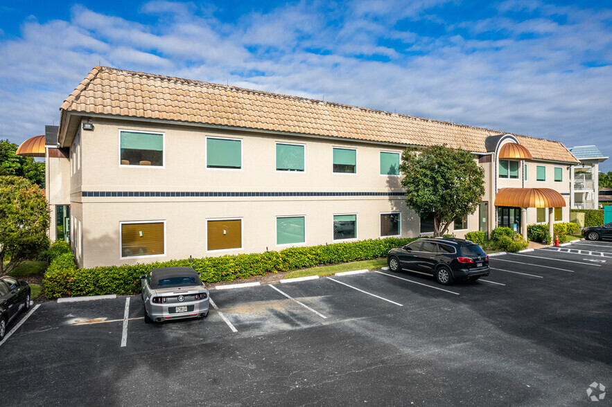 Primary Photo Of 3033 Riviera Dr, Naples Office For Lease