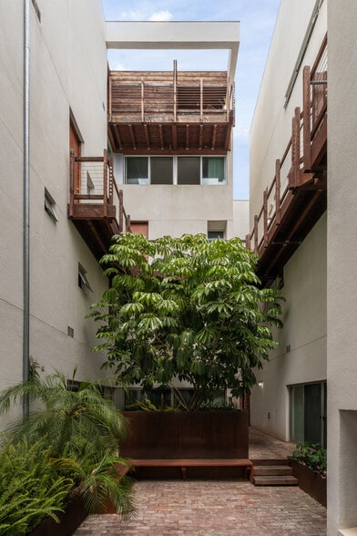 More Photos Of 1941 Columbia St, San Diego Apartments For Sale