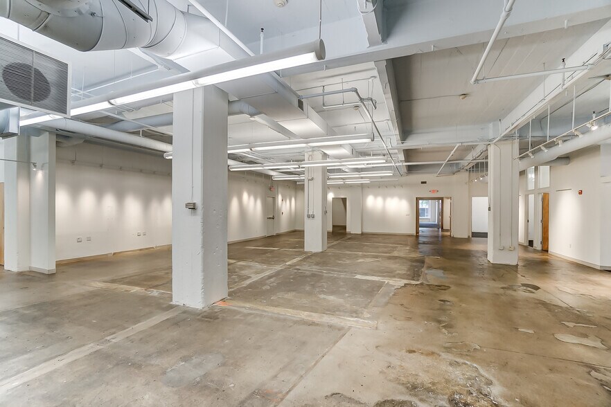 More Photos Of 20 E Central Pky, Cincinnati Office Residential For Lease
