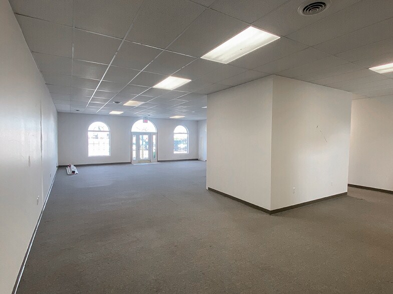 More Photos Of 1331 Jamie Ln, Waterloo Office For Lease