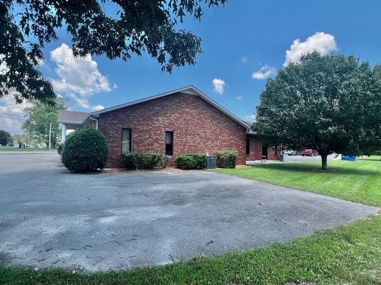 More Photos Of 1601 McArthur St, Manchester Medical For Lease