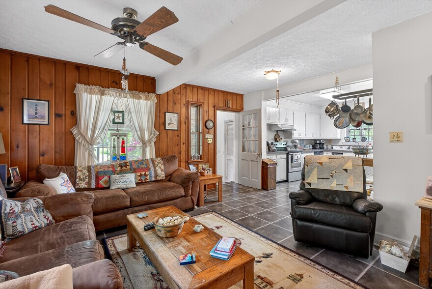 More Photos Of 2870 King William Ave, West Point Flex For Sale