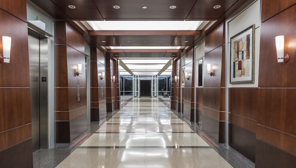 More Photos Of 900 E 96th St, Indianapolis Office For Lease