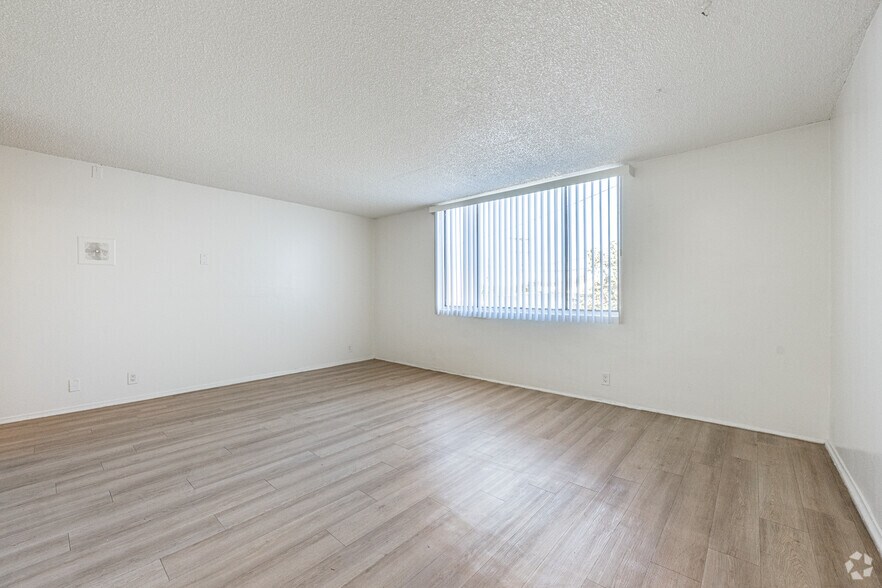 More Photos Of 835 W Rosecrans Ave, Gardena Apartments For Sale