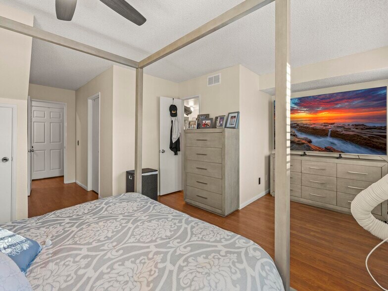 More Photos Of 406 E Ave, Coronado Multifamily For Sale